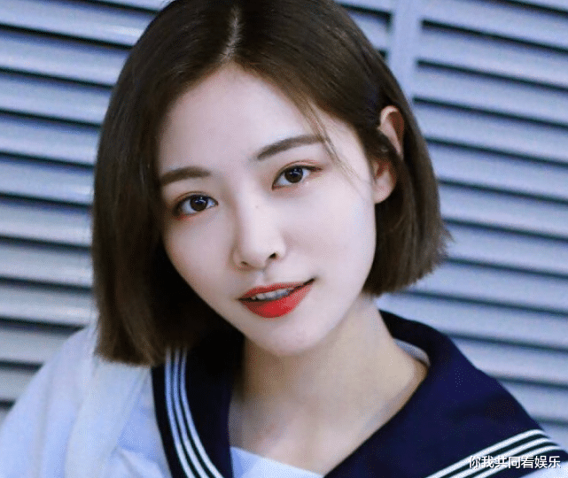 ▲许佳琪双马尾造型被疯传,看到她用什么东西绑头发后,佩服佩服!