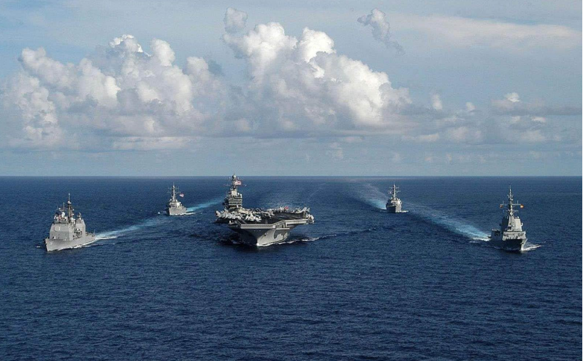 轰炸机■美军又来逞威风了，距俄国境100公里，轰炸机扔下大量炸弹