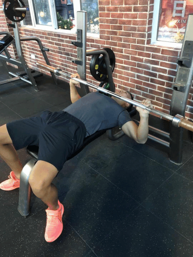 胸肌|真人演示，胸肌的各个部位怎么练？哪里不满意就虐哪里，男女通用