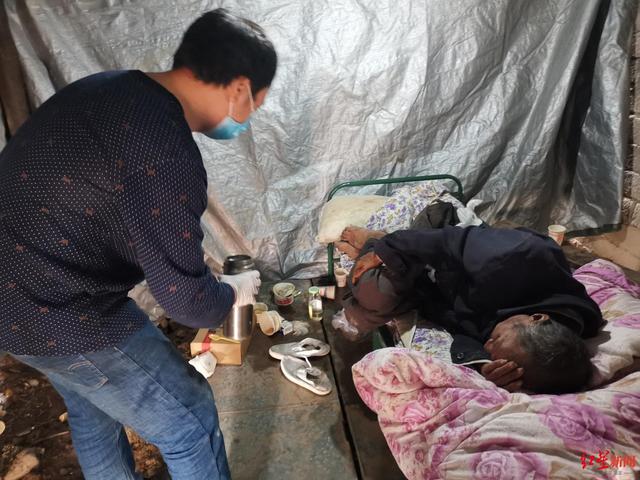 天天读报会|农民工“哑哑”突发多器官衰竭:干活从不讲价 没钱医治,众人帮他讨回4万工钱