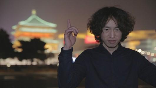 神曲|当年因一首“神曲”红遍全国，如今却沦为农村酒席歌手，观众头都不抬的吃着饭