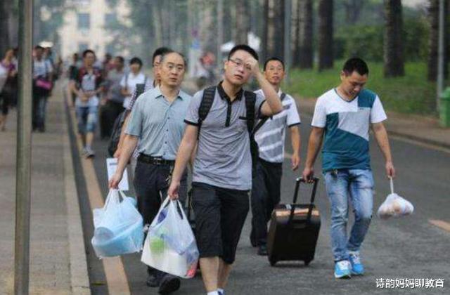 大学|大学新生进入宿舍时，先抢这3个床位，大学室友会嫉妒你4年