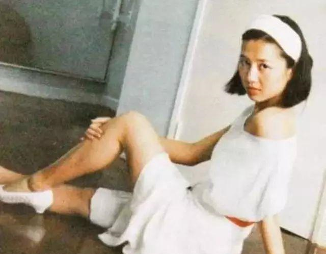 梁安琪▲看看年轻时的四太梁安琪究竟有多美，难怪会让赌王何鸿燊为之倾倒