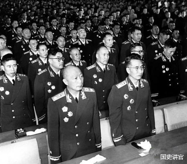 革命|3000名老红军不够授衔资格，怎么办？主席大笔一挥：一律少校