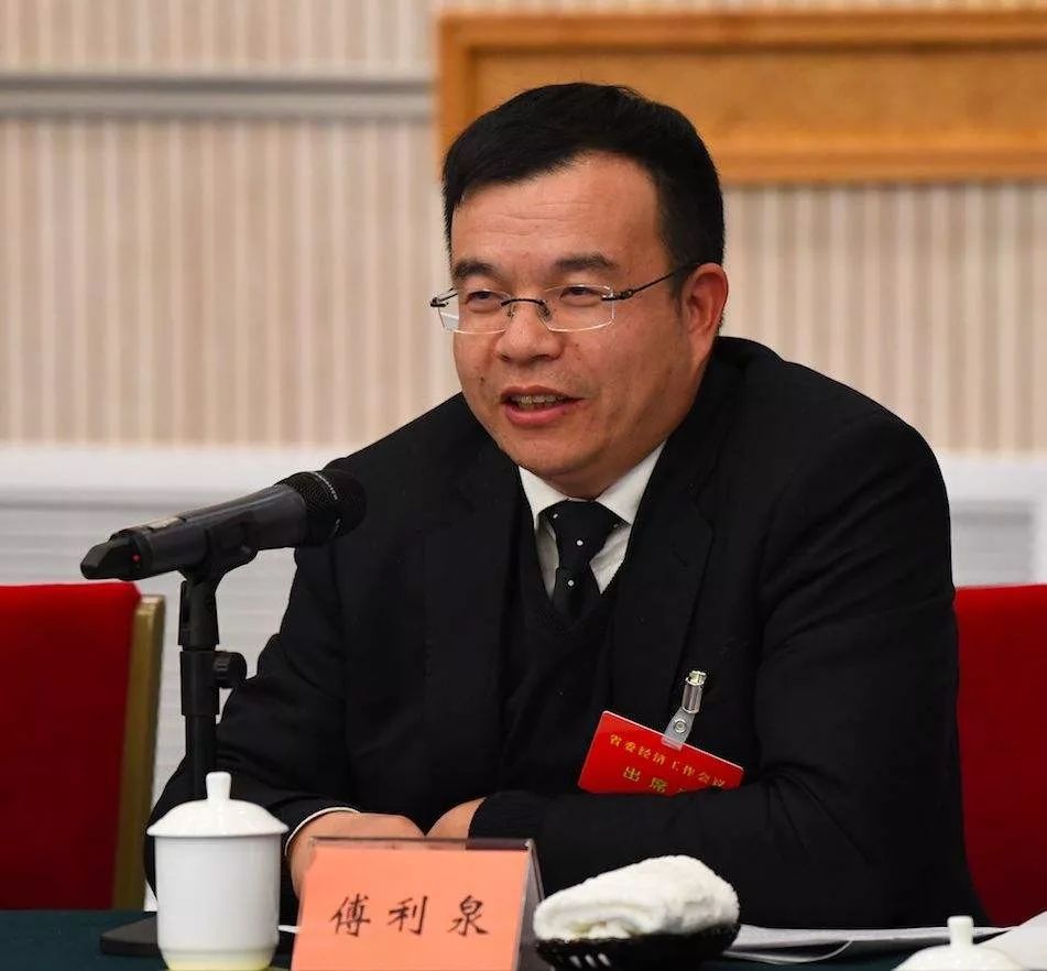 卖掉5套房创业，穷到睡地板，现在身家212亿