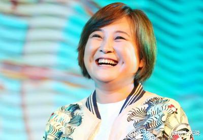 贾玲|跟师兄王金龙离婚，再嫁原配师弟，曾比贾玲还红的丫蛋如今成这样