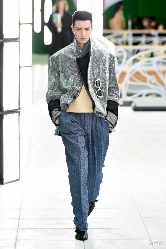 短发|短发平胸的刘雨昕代言内衣,不行?