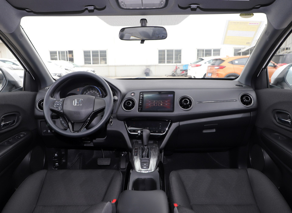 日产天籁▲适合年轻人的小型SUV，1.5T输出177匹马力，每公里油耗才4毛