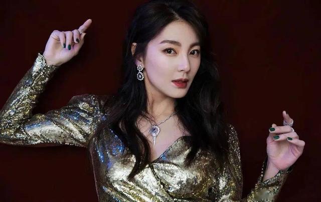 [张雨绮]张雨绮凭借《浪姐》事业再上高峰，已接多个代言领跑众人