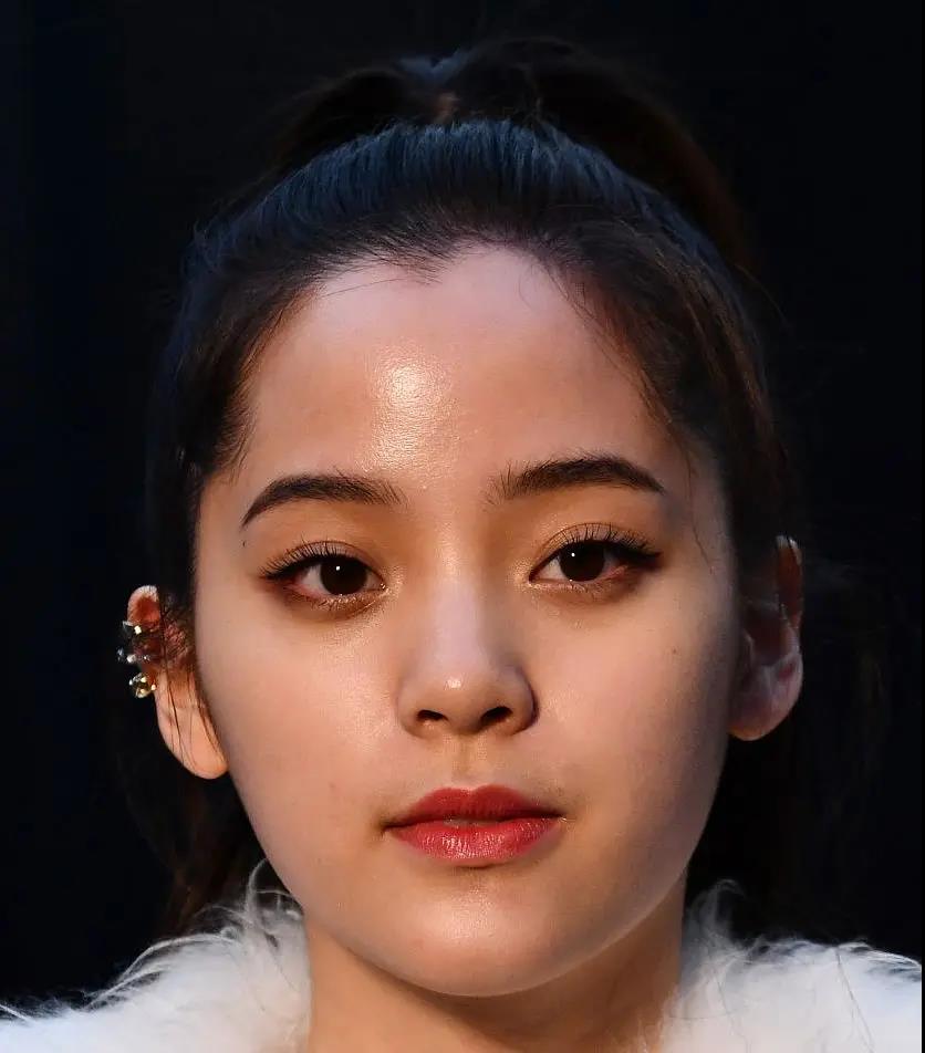 李宇春|女明星无修高清图:钟楚曦简直女版萧敬腾,李宇春真的有吓到我