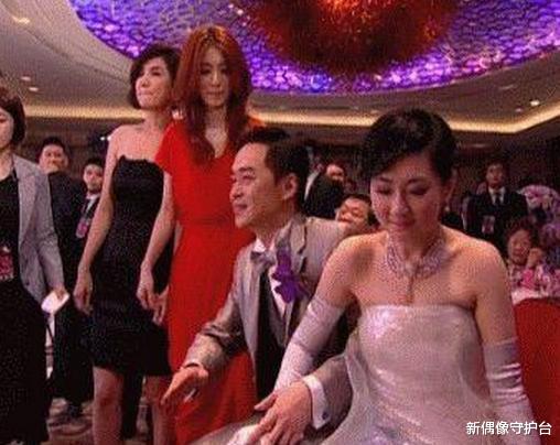 Selina:毁容的Selina以为找到真爱,结婚后又被迫离婚,背后真相让人心酸