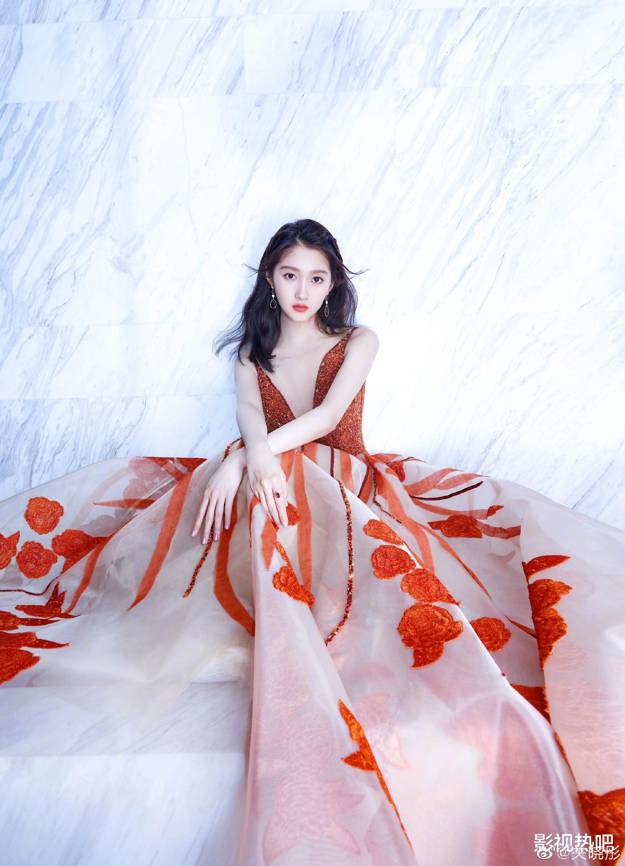 关晓彤|关晓彤分享自己做能量蛋卷的早餐视频，引来互动。