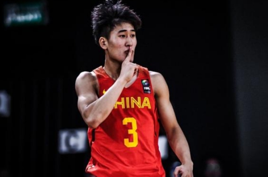 姜伟泽|新生代的后卫姜伟泽和徐杰谁更优秀?