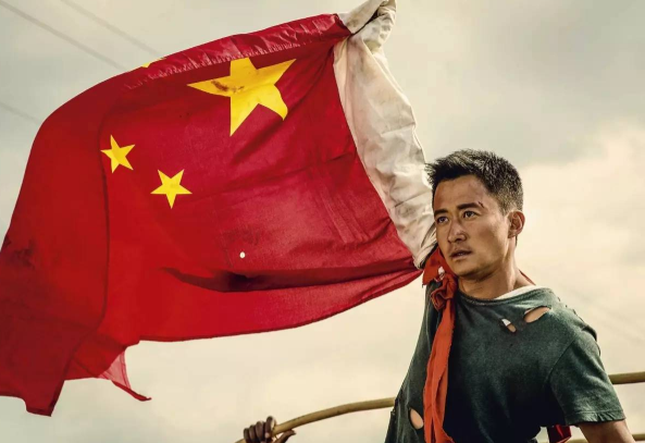 战狼2▲《战狼2》被翻拍！播出一天就被迫下架，网友：以为自己是吴京？