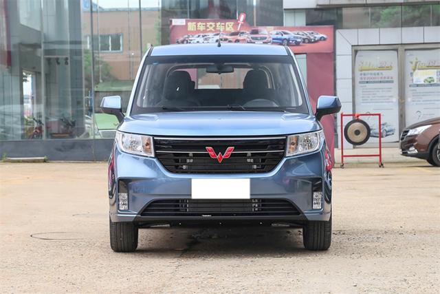 吉利汽车|五菱打造的宽体商务车,可载8人,6万就能买,进城拉货不怕被查