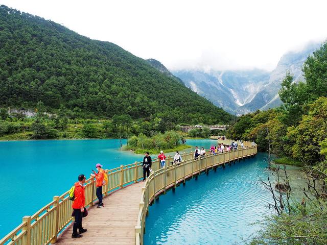 蓝月谷|玉龙雪山脚下仙境般的蓝月谷，媲美九寨沟，附避坑攻略