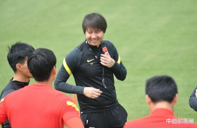 【国足】本土前锋的冬天?曝国足进12强赛后锋线重组,韦世豪刘彬彬或遭弃