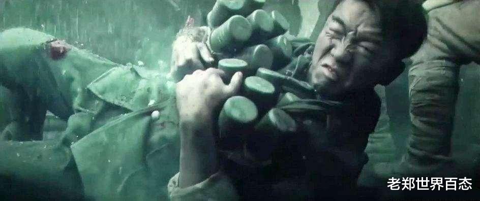 手榴弹|影片《八佰》中，士兵们抱着手榴弹跳下去，直接扔下去不行吗？