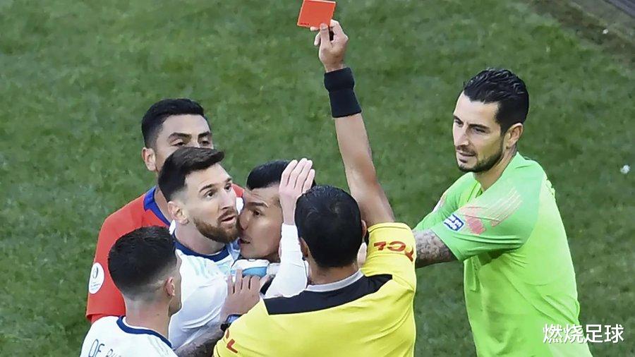 梅西|梅西揮拳打人！巴薩生涯753戰(zhàn)首次染紅，低頭離場(chǎng)與科曼0交流