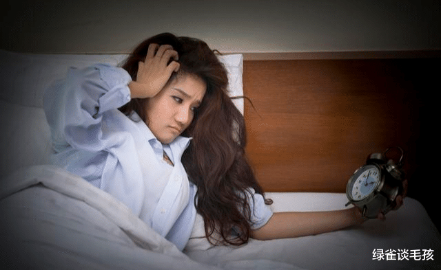 女生“临睡前”频繁发你“3个字”，恭喜你：ta在等你表白哟