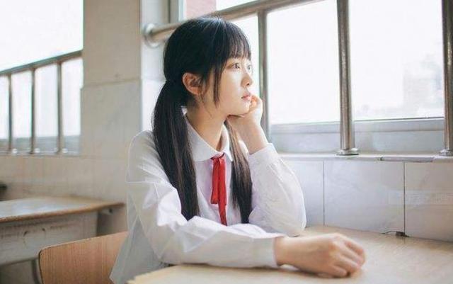 『学霸』初中生公认3个“学霸专座”，第2个位置最佳，学渣从未享受过