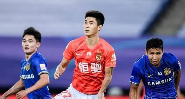 国足|中超惊现两大左后卫新星,同为恒大出品,未来入选国足不是梦