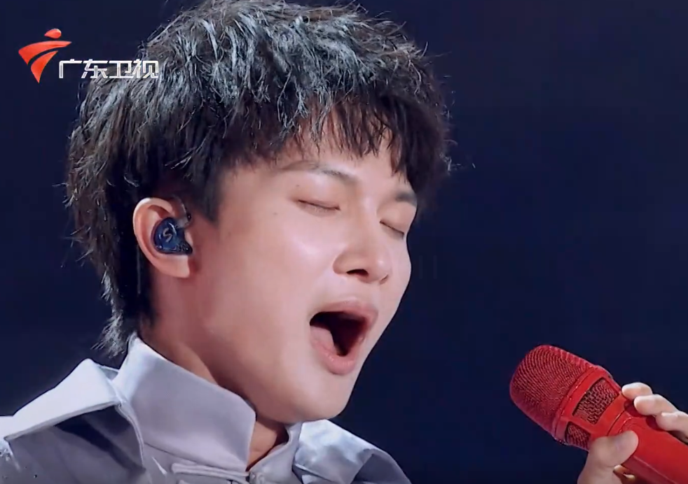 周杰伦|周深唱《烟花易冷》上热搜，周杰伦在华语乐坛的地位藏不住了！