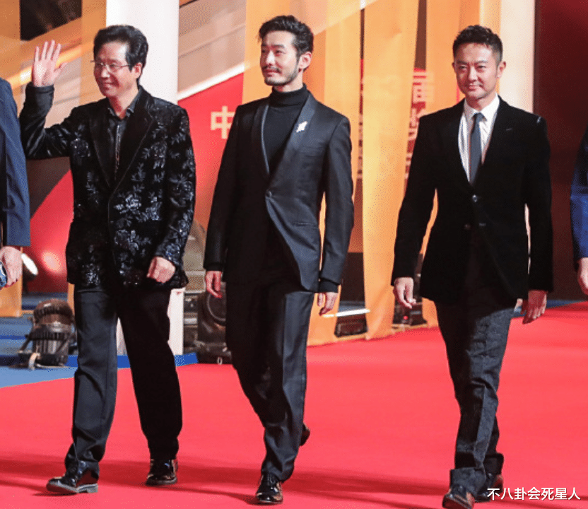 谢霆锋|金鸡奖男星造型搞笑:谢霆锋身材五五分,王大陆穿得像服务员