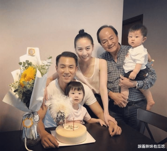 『狄龙』73岁狄龙近照，隐藏了39年的儿子，原来是我们熟悉的他