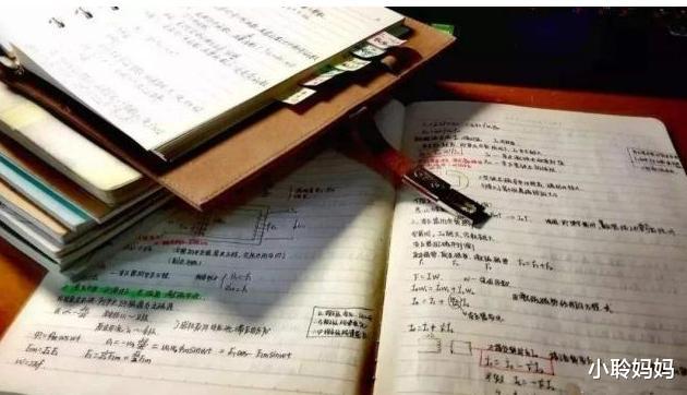 清华大学|努力和天赋哪个更重要?看到清华女学霸的抽屉后,你就能明白了