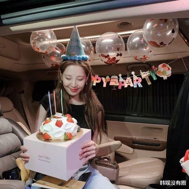 徐玄|少女时代徐贤 INS 晒照，庆祝 30 岁生日，认证粉丝赠送的礼物