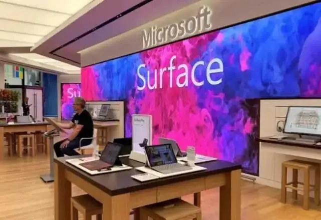 蓝魔|永久关店,裁员上千人,市值10万亿的微软嗅到了什么?