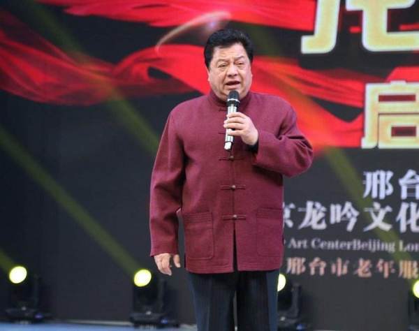 「杨蕾」下了春晚就被离婚，丈夫一把拖把都不肯留，杨蕾被戴志诚一伤十年