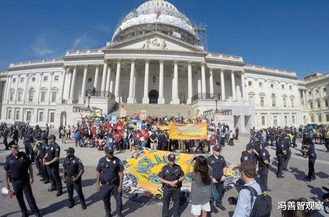 【特朗普】美国首个\无警察自治区\成立！令特朗普暴跳如雷，下达最后通牒
