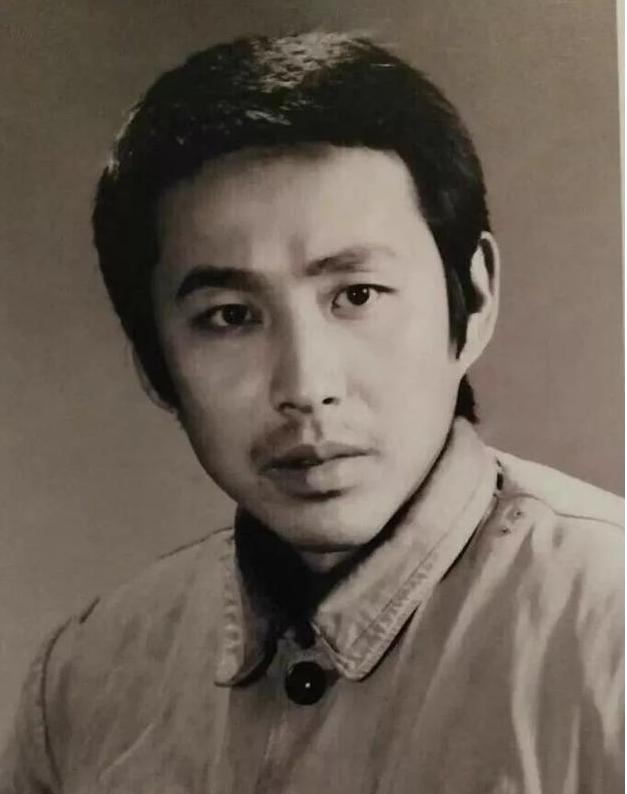 陈道明@比起四处留情张铁林，\装\了33年陈道明，说崩就崩的人生模仿不来