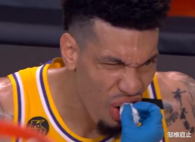 湖人队|湖人完成30分大反转！一人居功至伟，杨毅盛赞：他的能力太强了