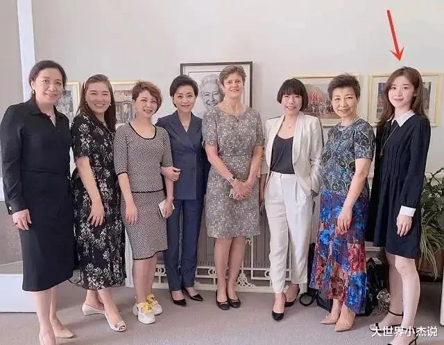 章泽天|章泽天“富婆圈”照片曝光! 从C位站到边缘,被网友称现实版“顾佳”!