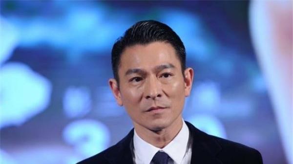 演唱会|乐坛大佬到鸟巢开演唱会，却成为业界笑柄，演唱结束后欠债千万！