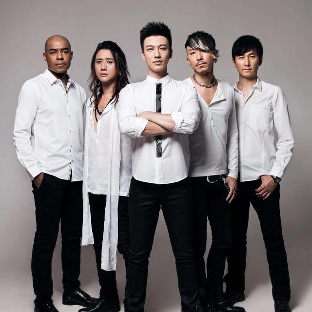 「华语乐坛」2004年华语乐坛！纷争四起，新老歌手纷纷登场角逐金曲奖！