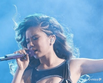 演唱会|以为自己很红，跑到国外去开演唱会，谁知没人看，无奈送票占座