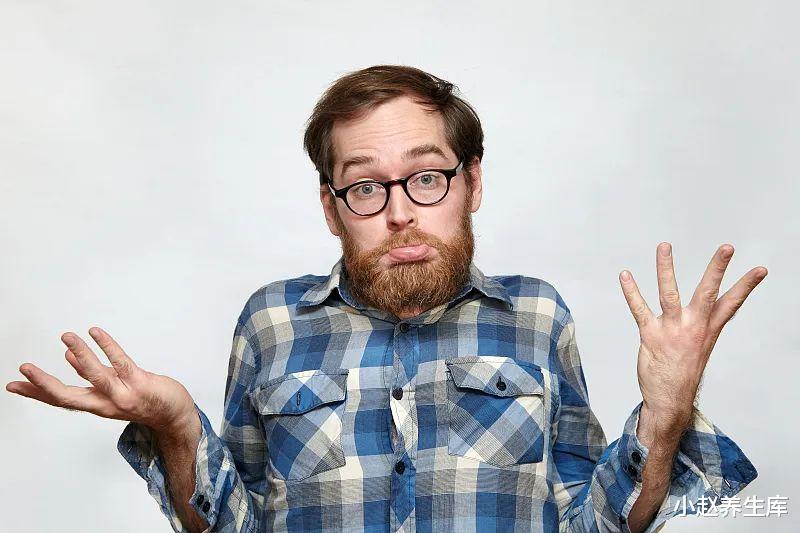 「高血压」脑血管堵塞时,“手脚”会有3种表现,哪怕占一个,也去检查一下