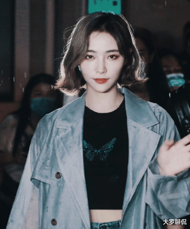 吴昕|许佳琪为何一直都是偏分发型？当她换上漫画刘海，完全认不出来了