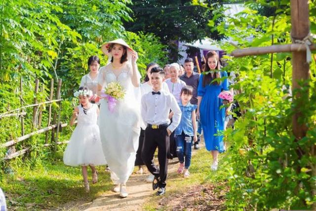 睹图|高1米94女孩嫁1米4男友曾引热议,如今孩子出生网友好奇像谁