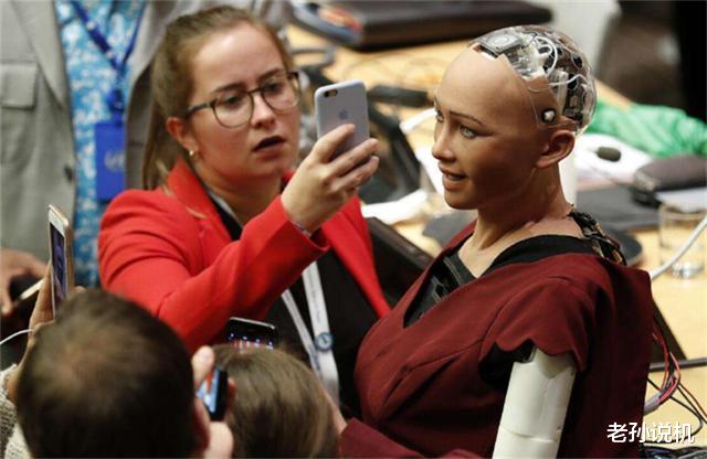 机器人|日本“女性机器人”火了，有3处地方吸引男性，网友：真这么好？