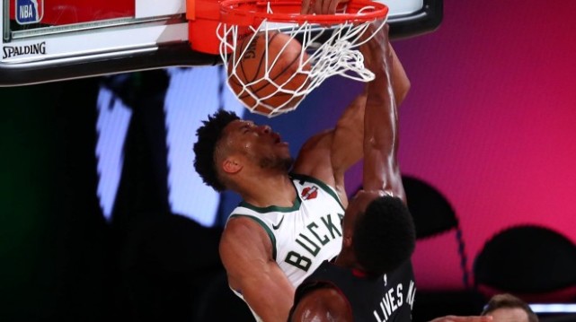 姚明|13中13超姚明！字母哥一战打爆终结者，雄鹿23分逆转又创纪录