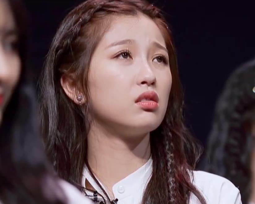 虞书欣@《青你2》虞书欣穿白裙跳舞，当镜头特写，这生图颜值我心动了