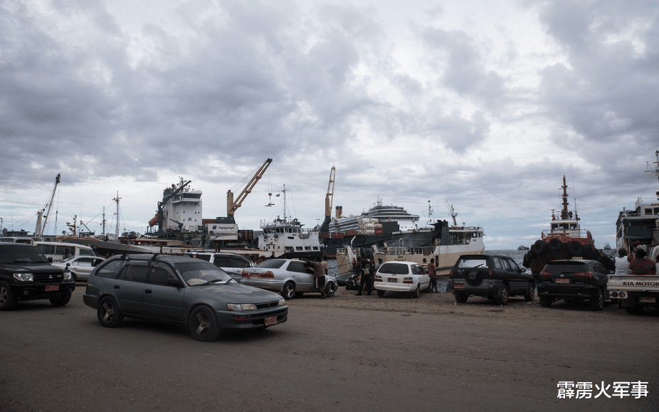 「」中国对16国伸出援手，一个白眼狼却主动找上门，开口就要1000亿