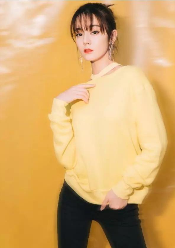 『迪丽热巴』迪丽热巴的发型换对了!真的很有气质!28岁嫩成18岁了!!