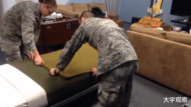 印度|中国军人将被子叠成“豆腐块”，印度将被子叠成啥样？看完别不信