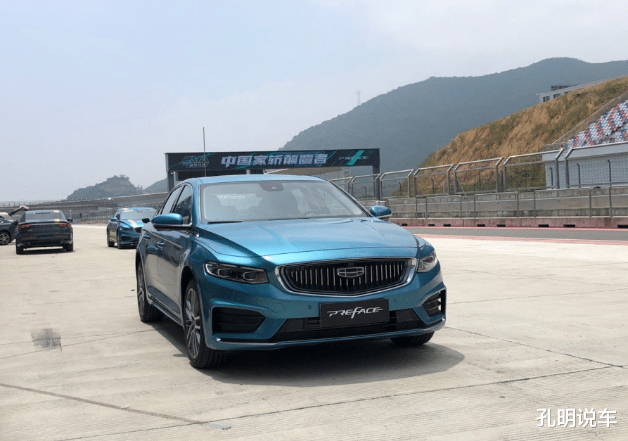 吉利汽车|吉利全新轿跑车亮相赛道，加速成绩乐观！配“蓝天白云”内饰